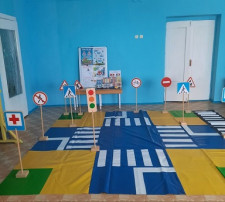 Уголок безопасности дорожного движения Уголок безопасности дорожного движения.