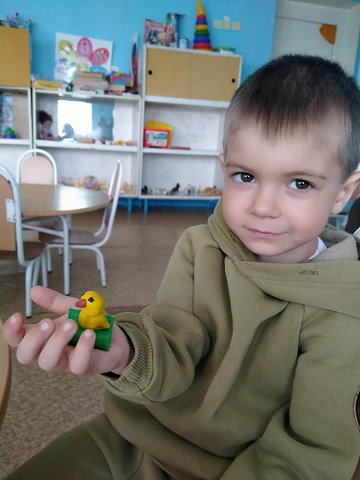 Лепка из пластилина: "Цыпленок" в младшей разновозрастной группе. Лепка из пластилина: "Цыпленок" в младшей разновозрастной группе.